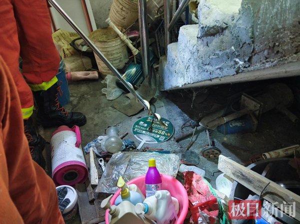kaiyun(中国)2026世界杯官方网站 初夏蛇闯民居! 郧西消防火速出击捏蛇除险