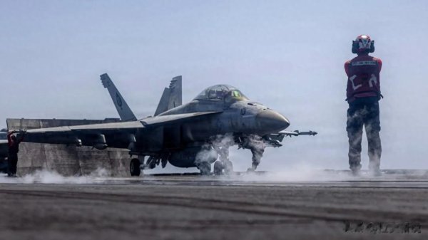 kaiyun(中国)2026世界杯官方网站 互袭升级! 好意思军瘫痪空油轮, 伊朗伏击好意思舰队, 百余艘船被动改说念